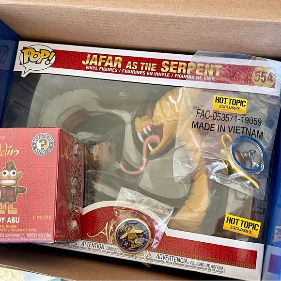 Funko Pop Disney Treasures Aladdin Box Hot Topic Exclusive key chain pin Abu - Picture 5 of 5